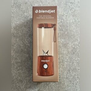 NWT blendjet The original portable blender - Walnut